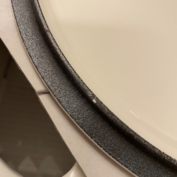 Le Creuset x HBC multistripe Special Edition 5.3L round French Oven - Picture 10 of 11